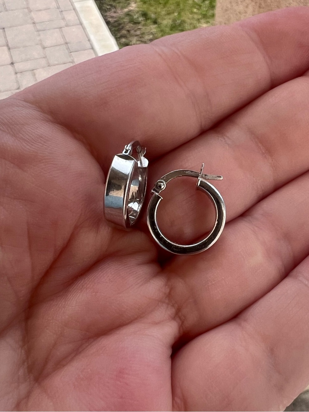 14K White Gold Huggie Hoop Earrings